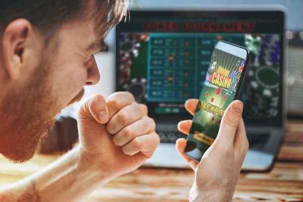 Proses instalasi APK bayi toto dengan tangkapan layar pengaturan keamanan Android dan konfirmasi instalasi